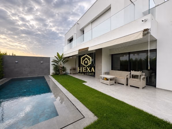 In affitto una villa S3 con piscina