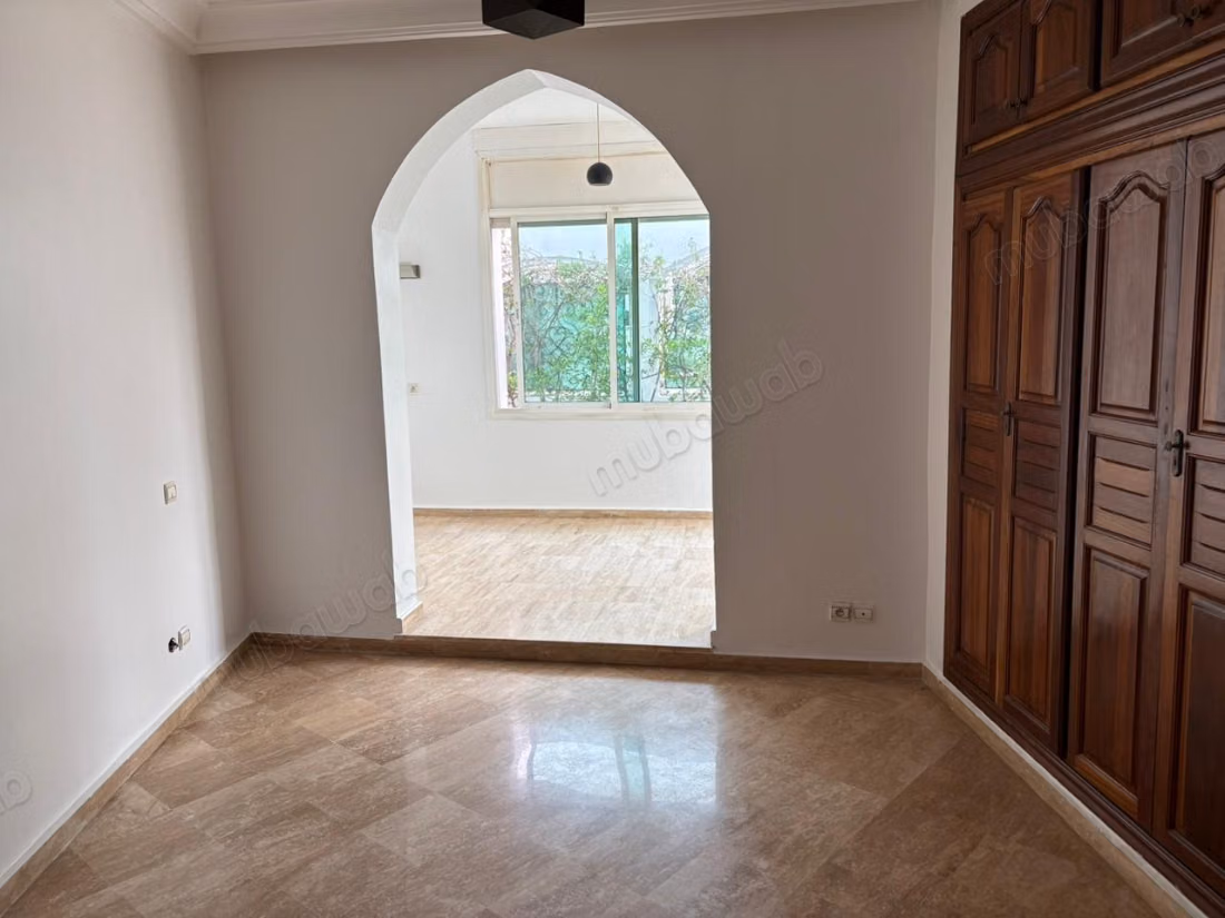Appartement avec grande terrasse à louer – Racine