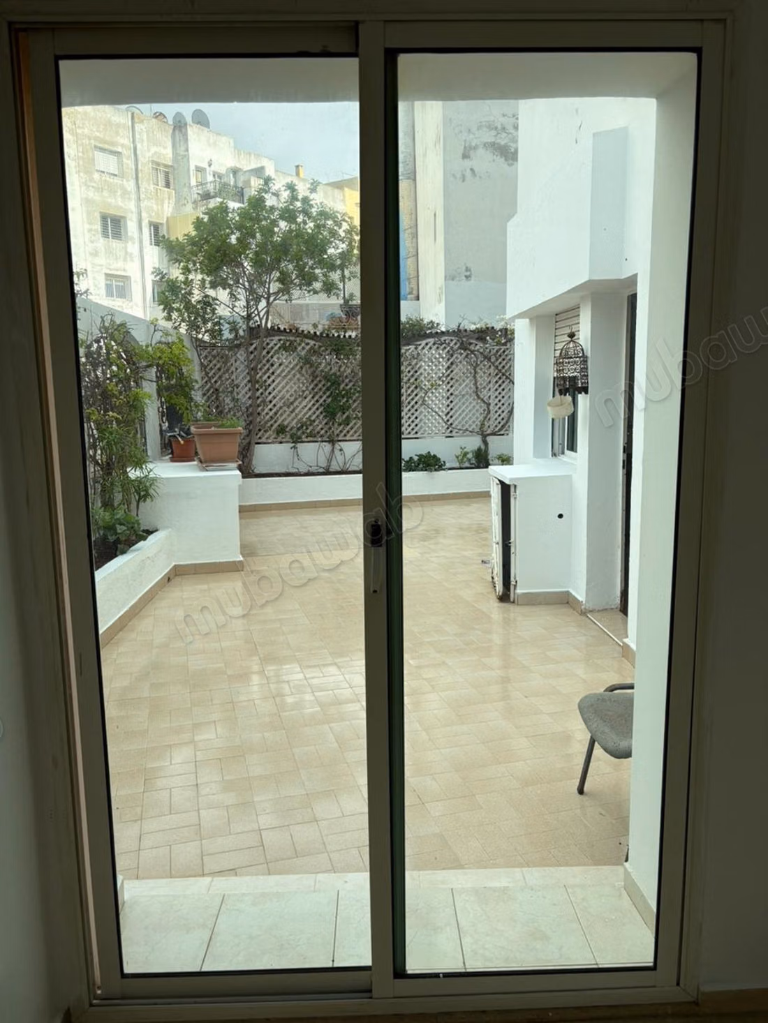 Appartement avec grande terrasse à louer – Racine