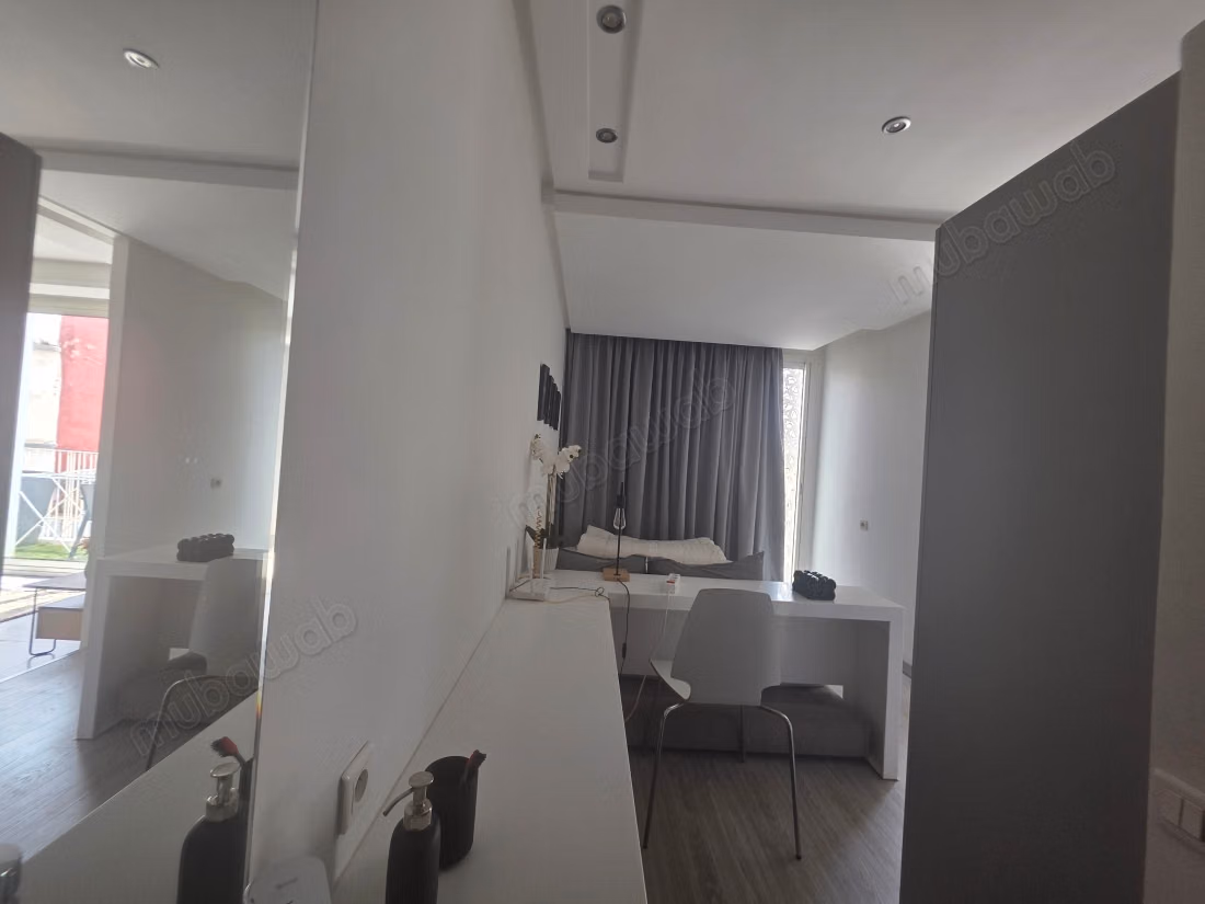 Joli studio exposé Sud avec balcon proche Lyautey