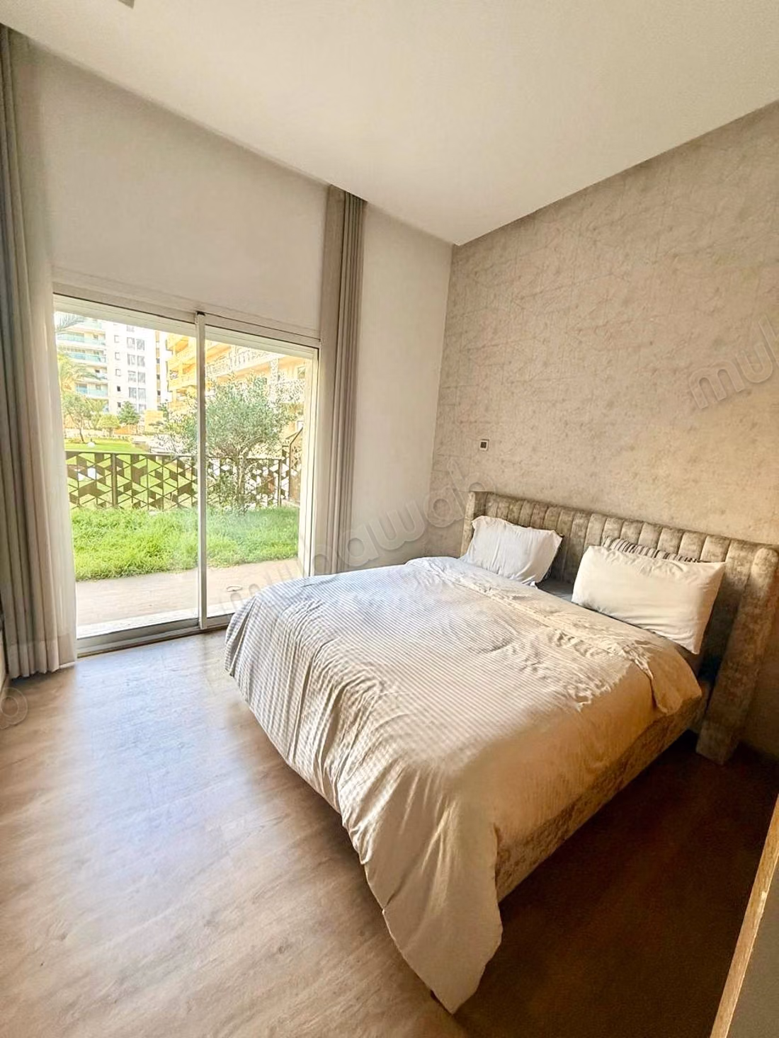 À vendre – Studio meublé de 70 m² au rez de chaussée