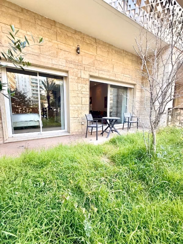 En venta - Estudio amueblado de 70 m² en la planta baja