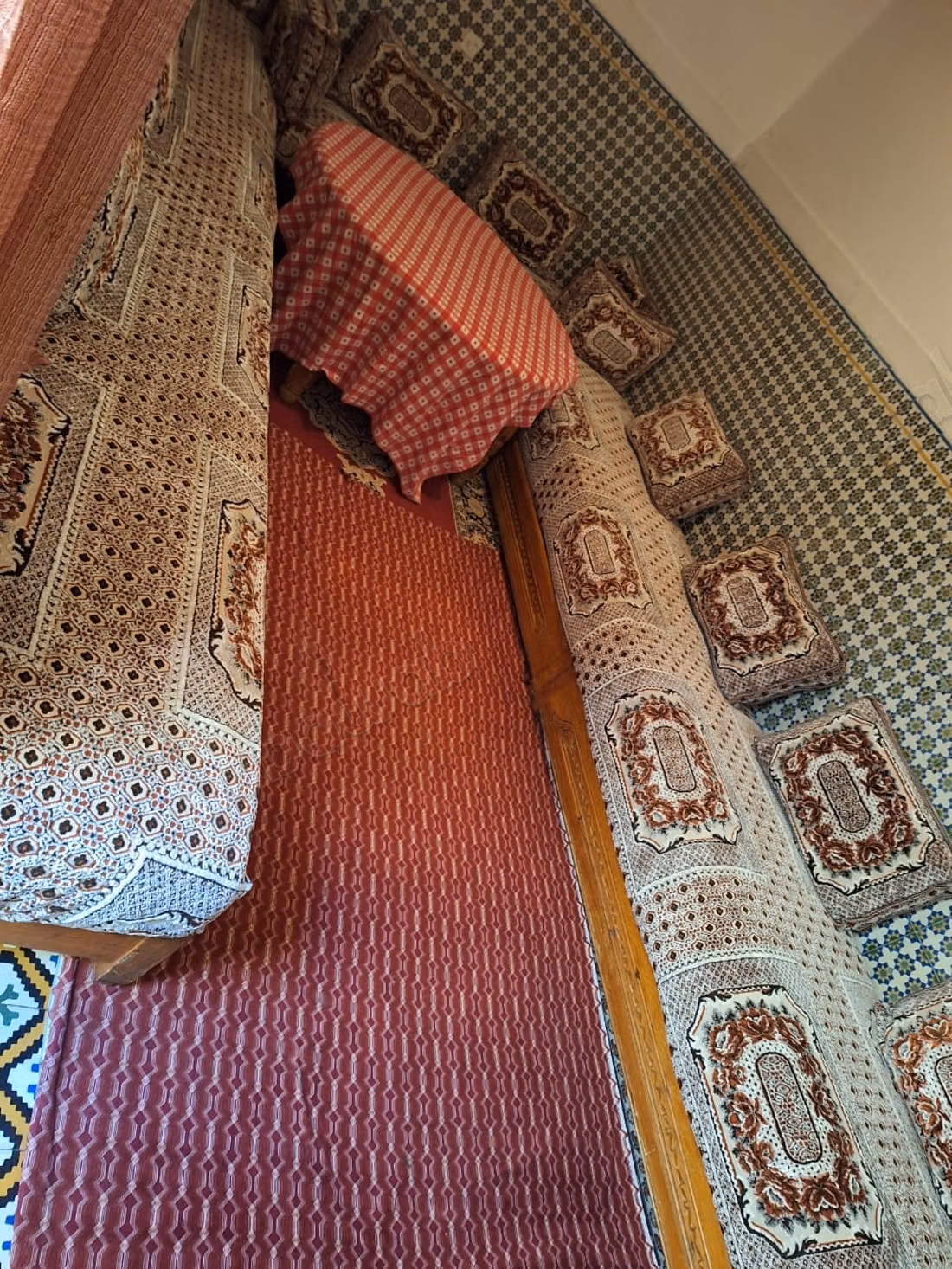 Riad van 91 m² met 8 Slaapkamers en Auto Toegang