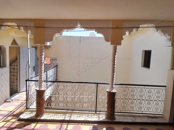 Riad van 91 m² met 8 Slaapkamers en Auto Toegang