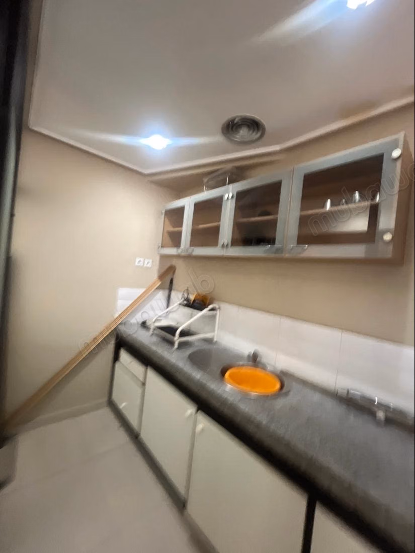 En alquiler oficina 130 m2 en Boulevard D'Anfa, no lejos del lycée Lyautey d'Anfa. Bellas oficinas en alquiler en Gauthier. Superficie total 130 m². Servicio de conserjería disponible, sistema de aire acondicionado.