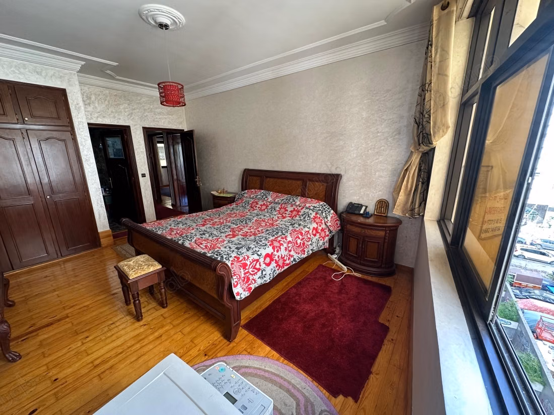 Ruim appartement van 157 m², 2 parkeerplaatsen in Iberia