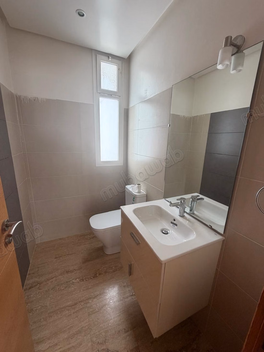 Rents secure residence apartment 4th floor, unfurnished
