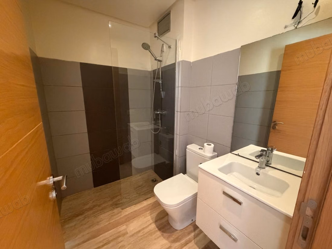 Rents secure residence apartment 4th floor, unfurnished