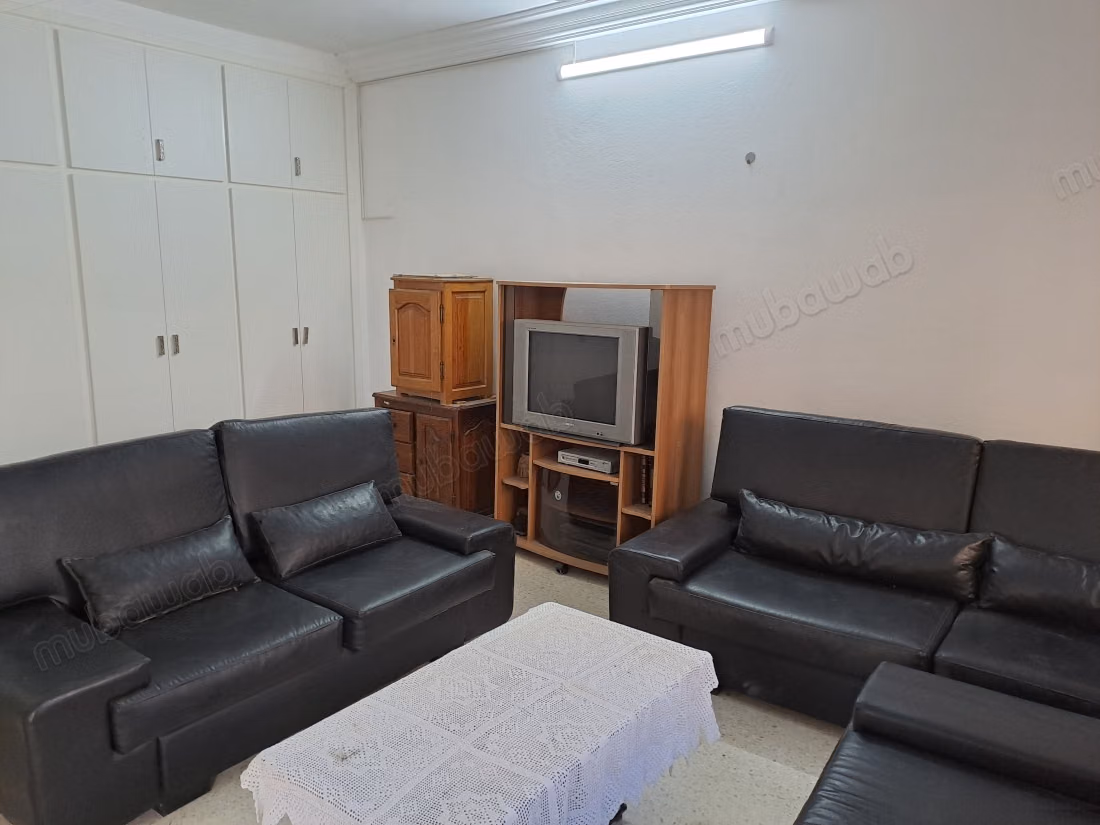 Superbe maison à vendre à Hammamet. Surface de 180 m². Porte blindée et système de double vitrage