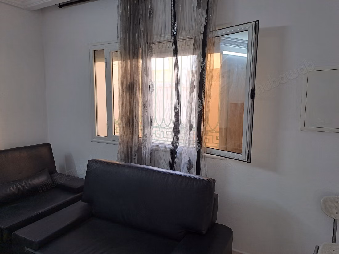 Superbe maison à vendre à Hammamet. Surface de 180 m². Porte blindée et système de double vitrage