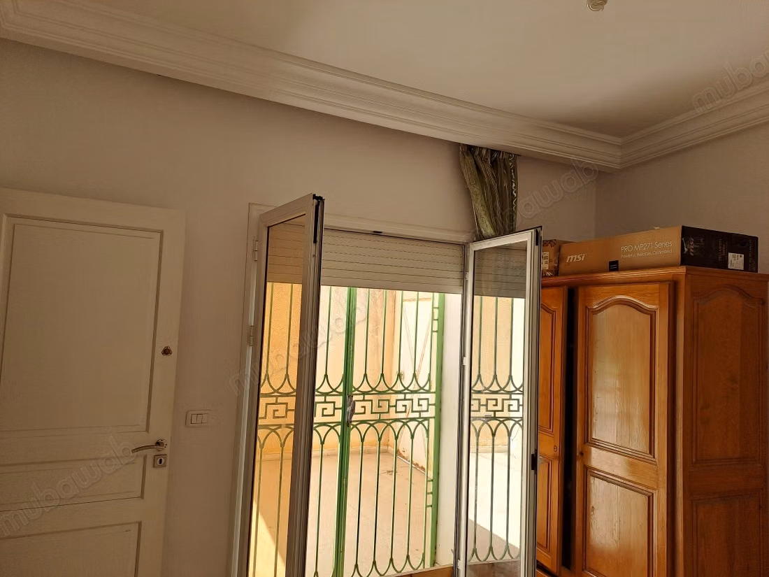 Superbe maison à vendre à Hammamet. Surface de 180 m². Porte blindée et système de double vitrage