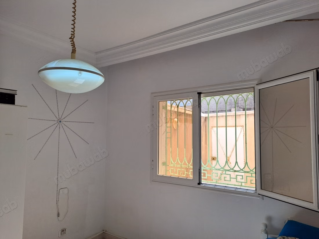 Superbe maison à vendre à Hammamet. Surface de 180 m². Porte blindée et système de double vitrage