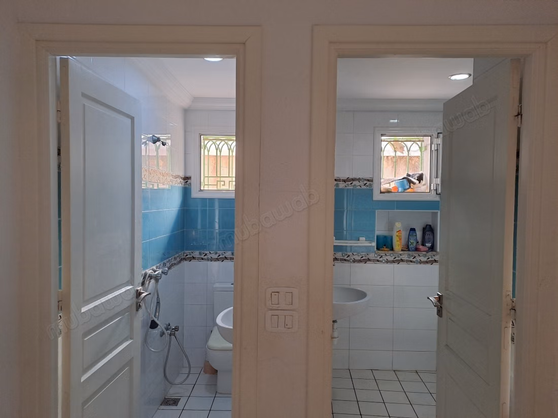 Superbe maison à vendre à Hammamet. Surface de 180 m². Porte blindée et système de double vitrage