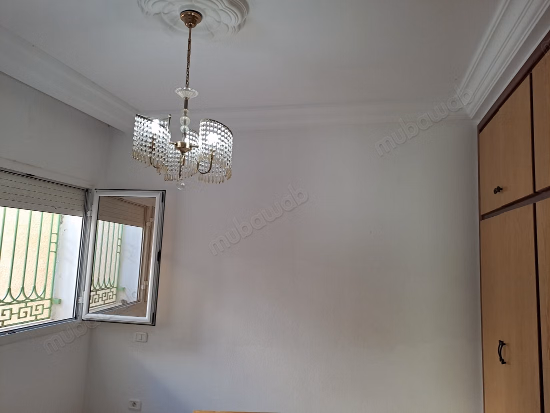 Superbe maison à vendre à Hammamet. Surface de 180 m². Porte blindée et système de double vitrage