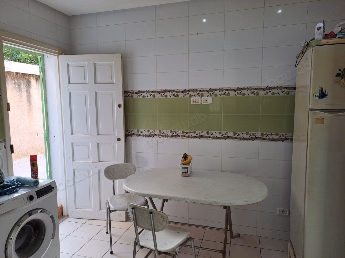 Superbe maison à vendre à Hammamet. Surface de 180 m². Porte blindée et système de double vitrage