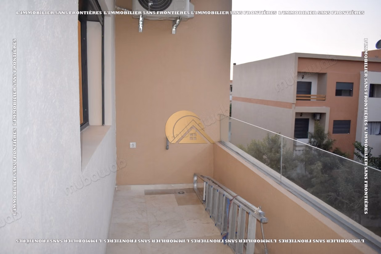Appartement de 85 m² à louer à Targa – 2 chambres, double salon, terrasse, piscine et jardin collectif