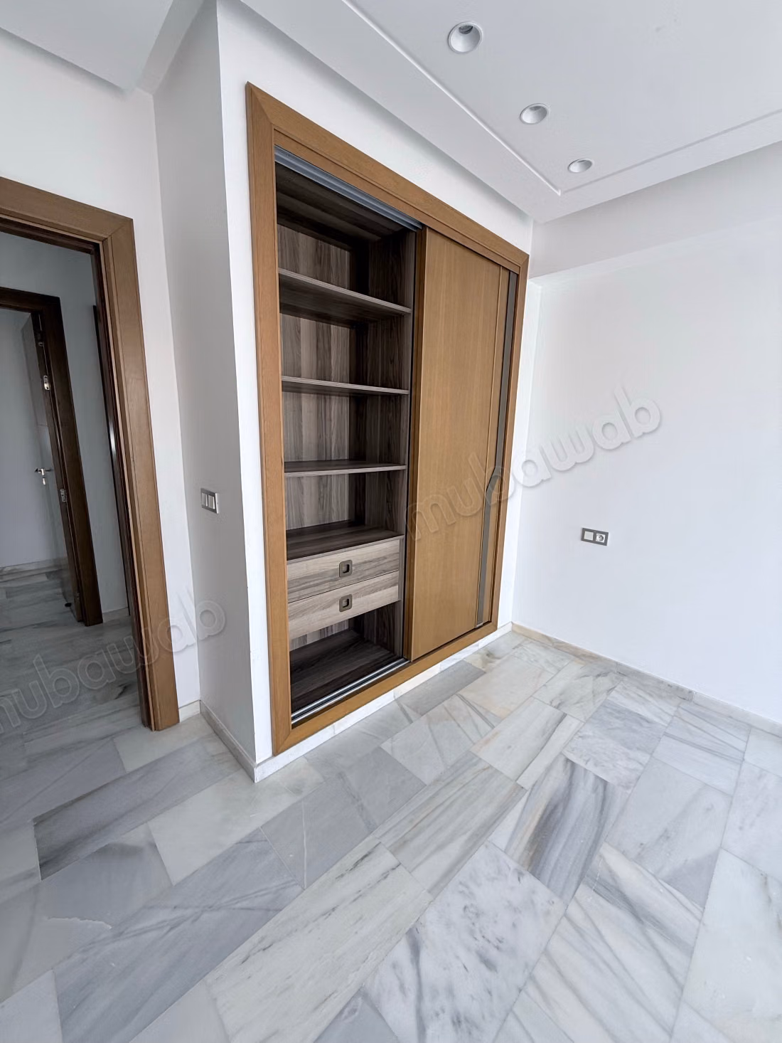 Affitto di un appartamento a Branes 1. 3 grandi stanze. Ascensore e terrazza
