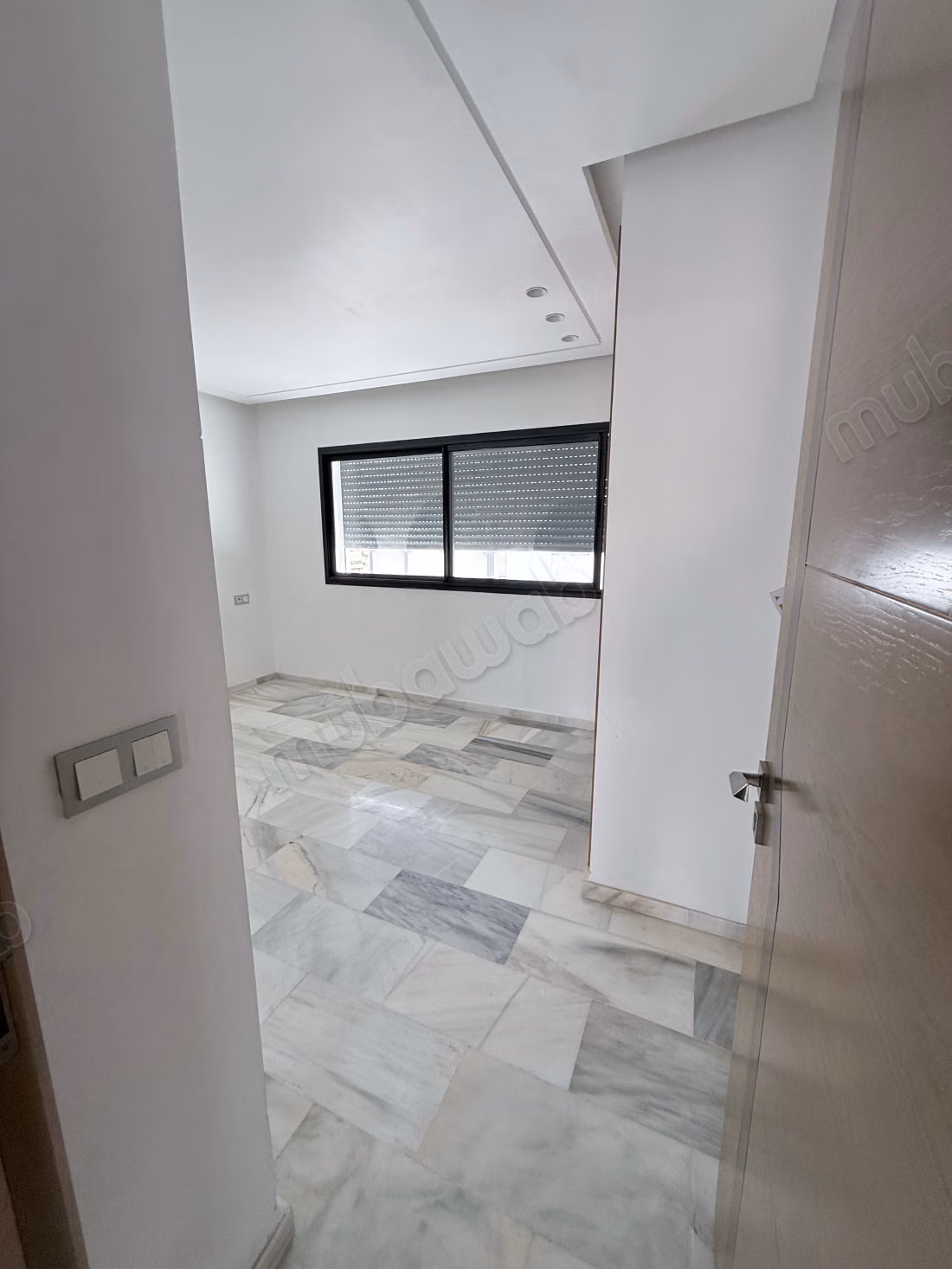 Affitto di un appartamento a Branes 1. 3 grandi stanze. Ascensore e terrazza