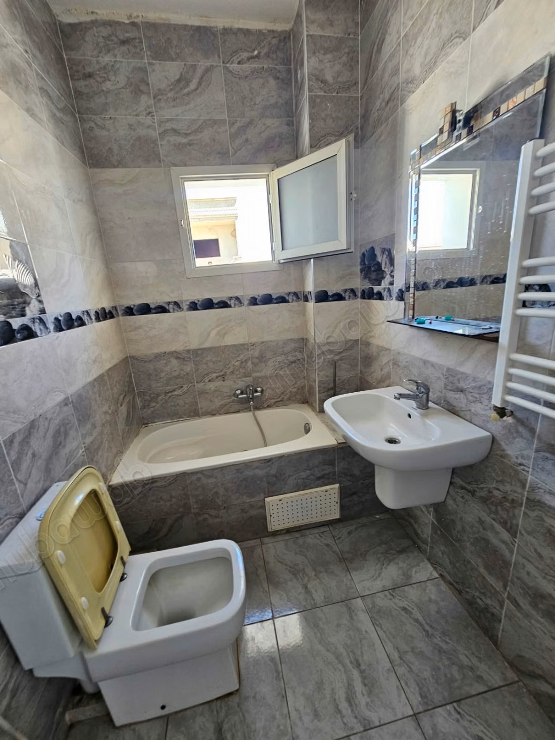 À louer un appartement s2 à ain zaghouan nord