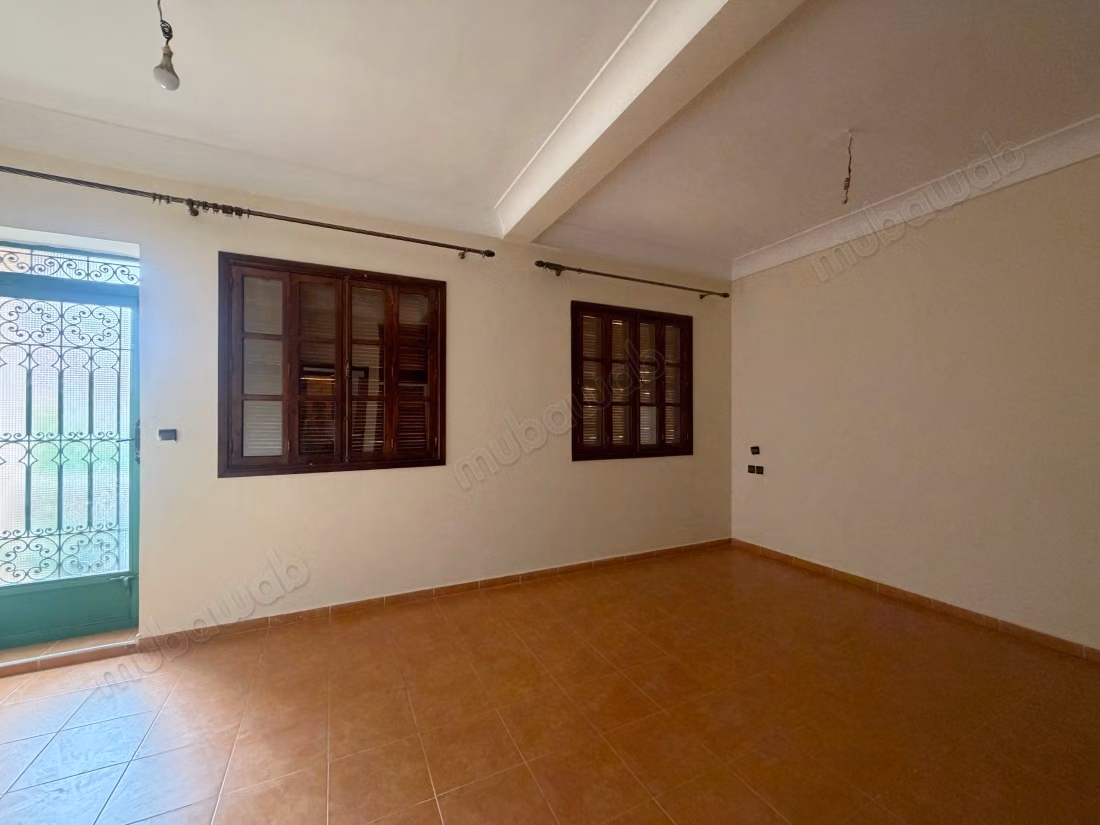 Find a house to rent in Bouaakkaz. Dimension 170 m². Green area