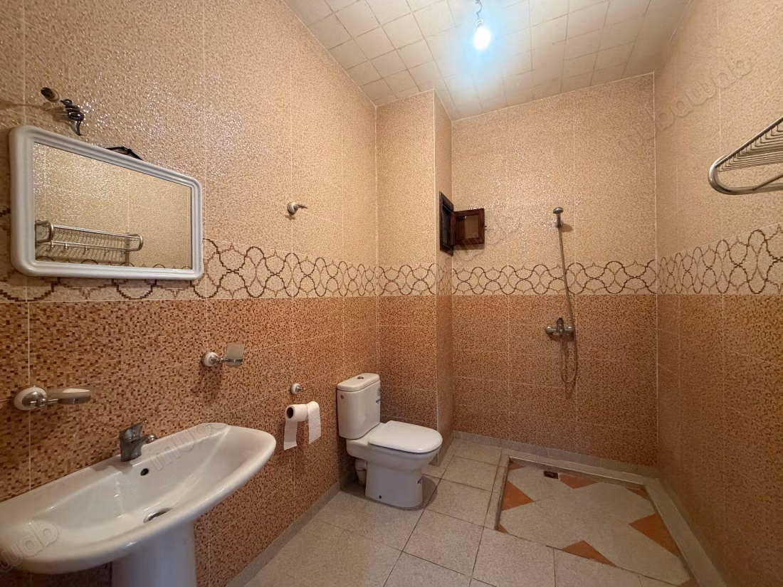 Find a house to rent in Bouaakkaz. Dimension 170 m². Green area