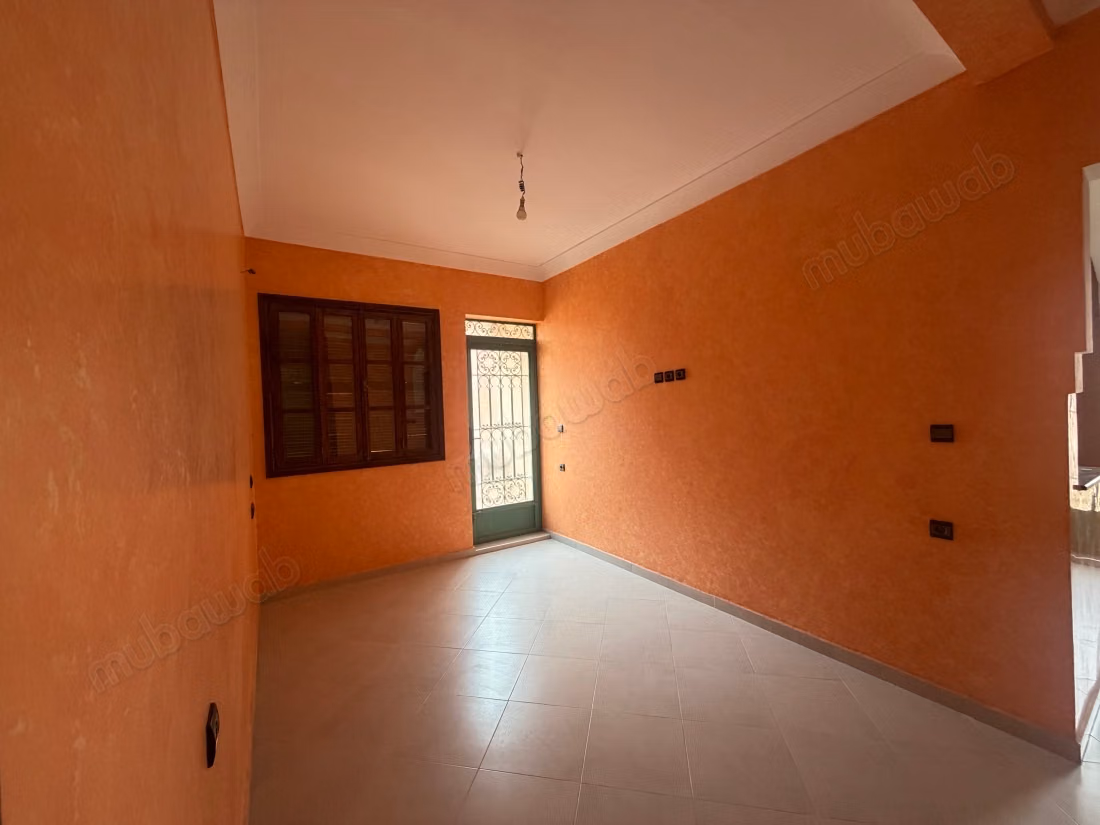Find a house to rent in Bouaakkaz. Dimension 170 m². Green area