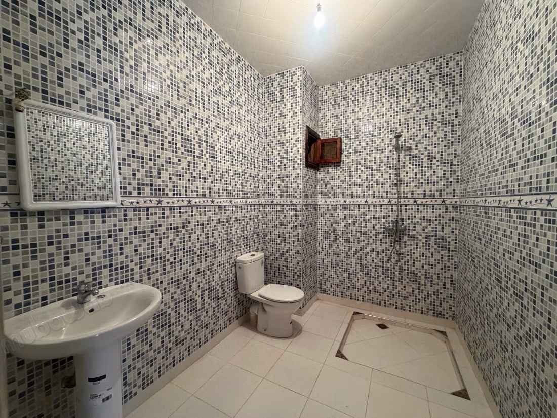 Find a house to rent in Bouaakkaz. Dimension 170 m². Green area
