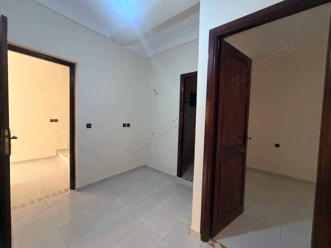 Find a house to rent in Bouaakkaz. Dimension 170 m². Green area