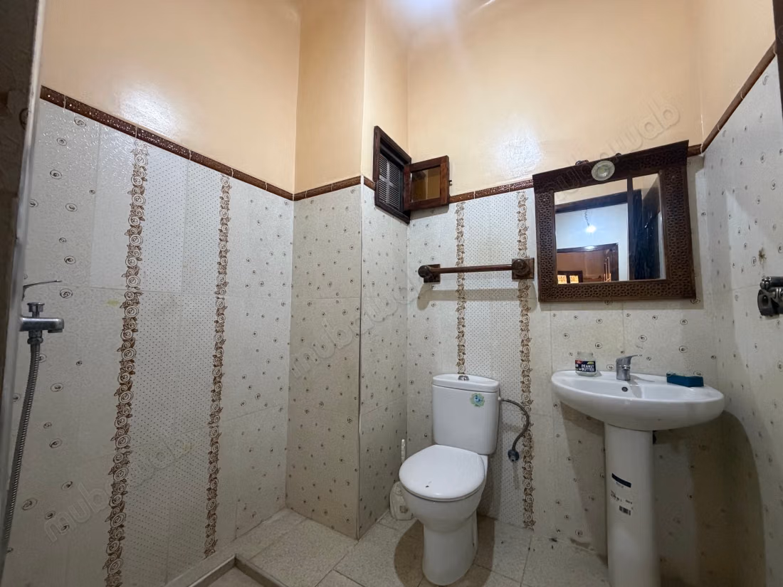 Find a house to rent in Bouaakkaz. Dimension 170 m². Green area