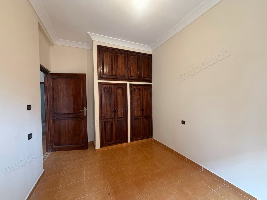 Find a house to rent in Bouaakkaz. Dimension 170 m². Green area