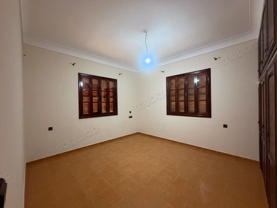 Find a house to rent in Bouaakkaz. Dimension 170 m². Green area