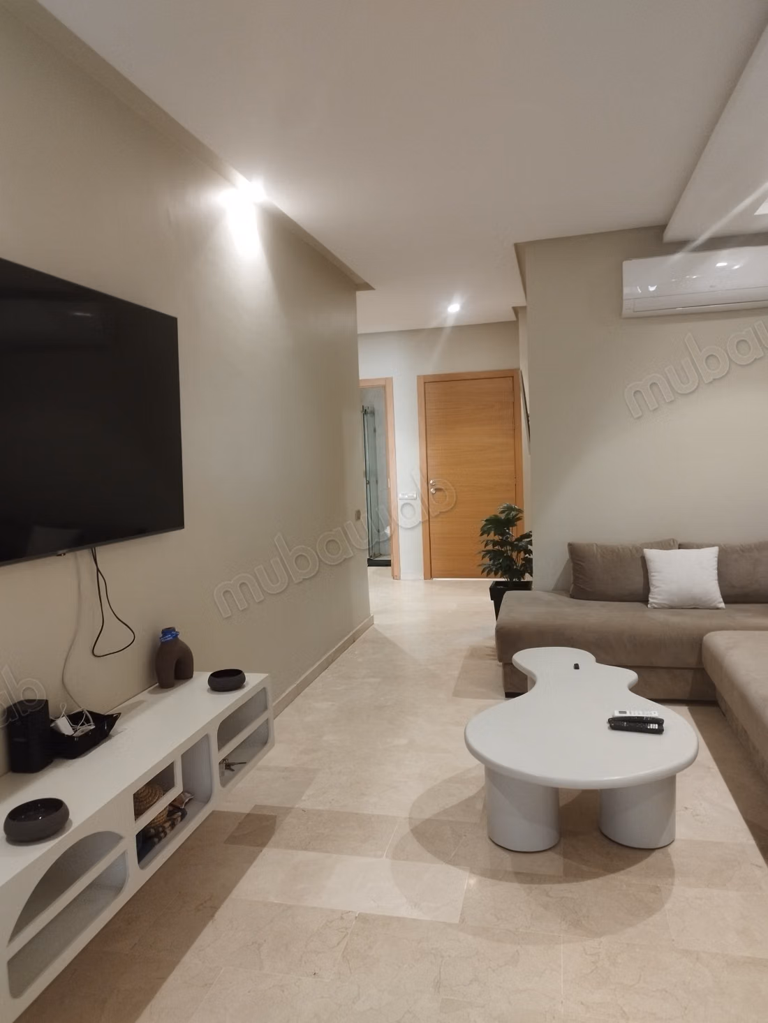 Appartement te huur in Bouaakkaz. Oppervlakte van 78 m². Goed gemeubileerd