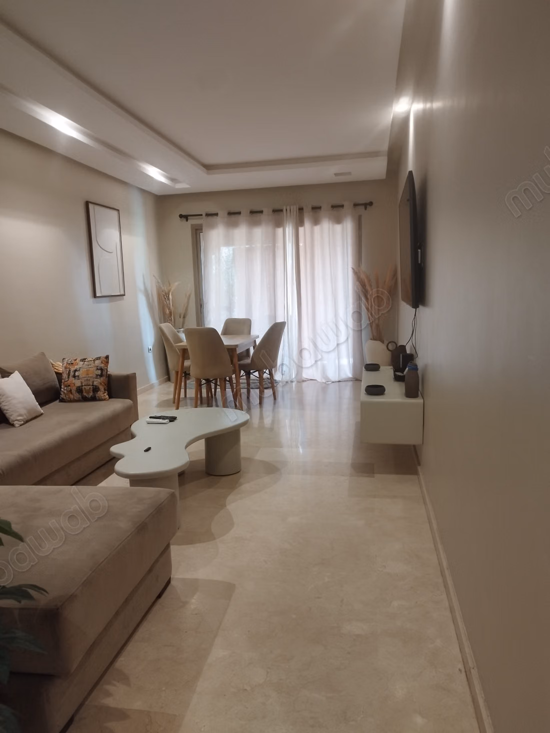 Appartement te huur in Bouaakkaz. Oppervlakte van 78 m². Goed gemeubileerd