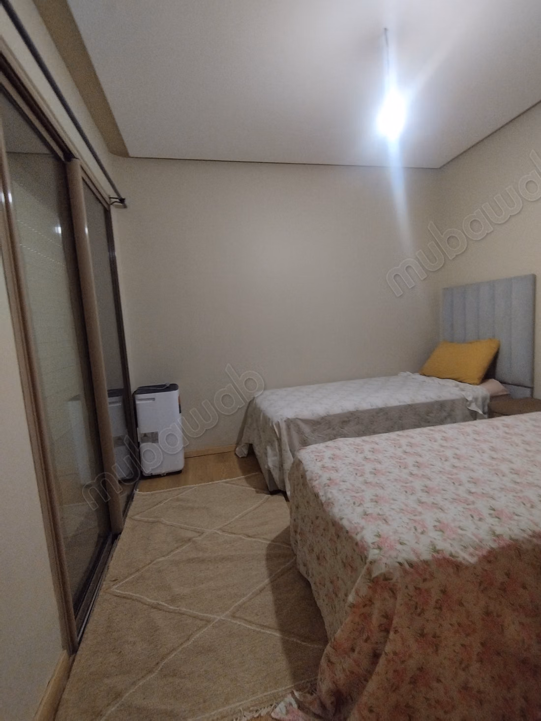 Appartement te huur in Bouaakkaz. Oppervlakte van 78 m². Goed gemeubileerd