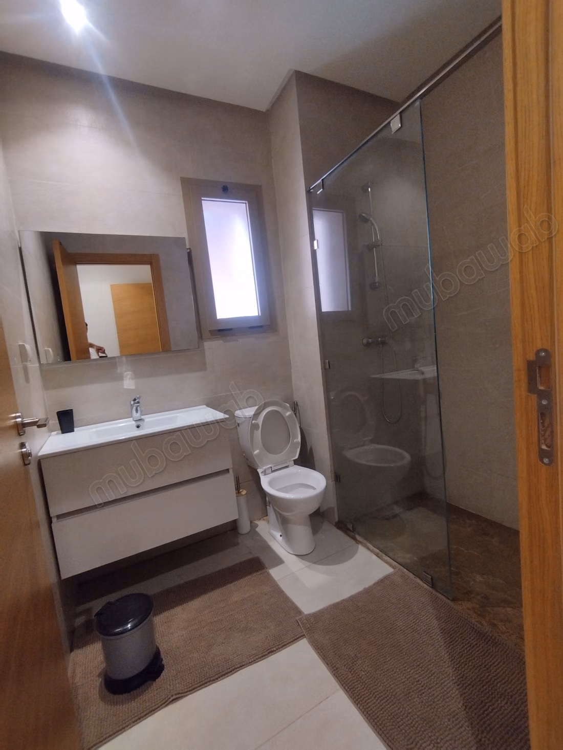 Appartement te huur in Bouaakkaz. Oppervlakte van 78 m². Goed gemeubileerd
