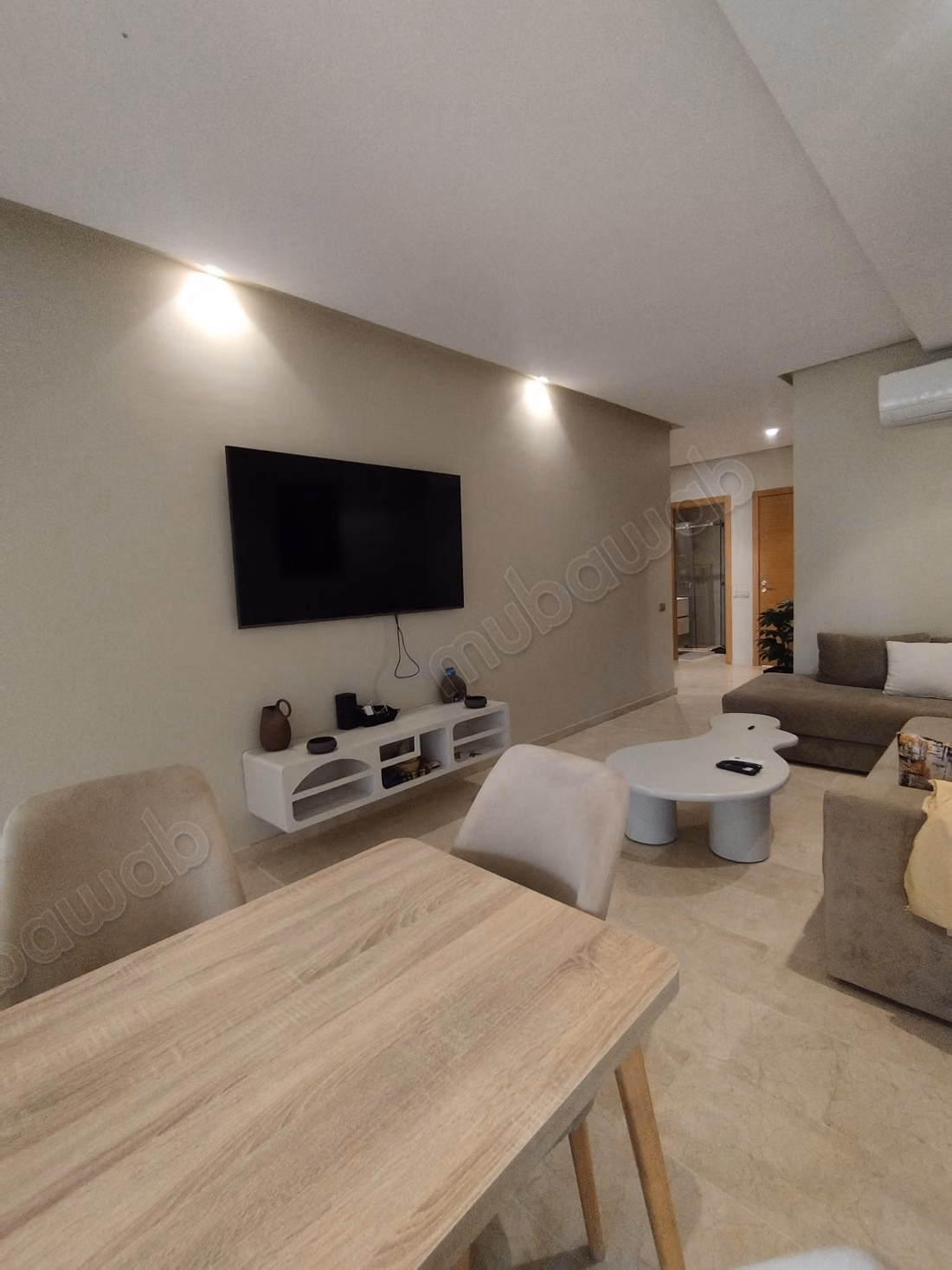 Appartement te huur in Bouaakkaz. Oppervlakte van 78 m². Goed gemeubileerd