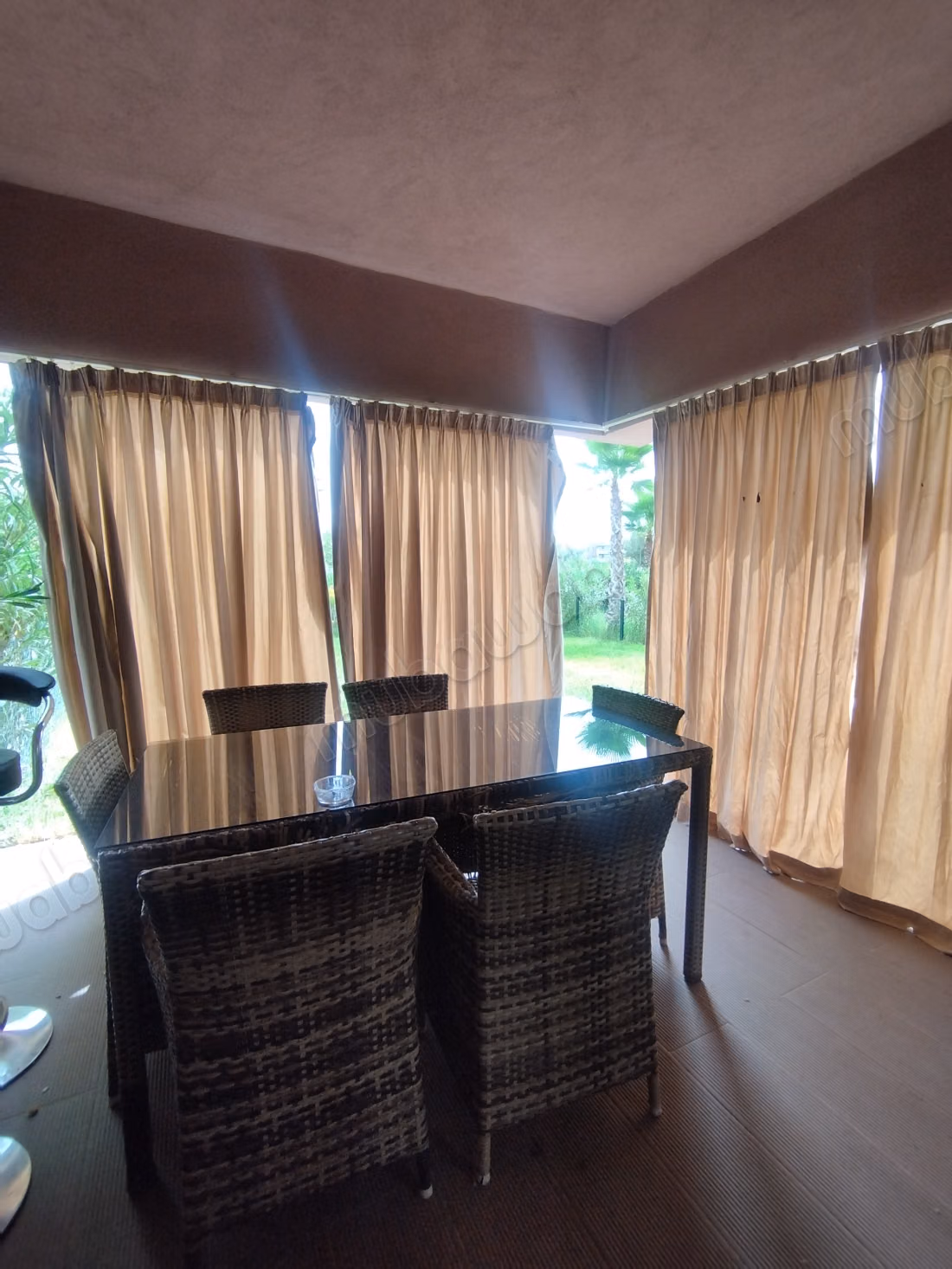 Appartement te huur in Bouaakkaz. Oppervlakte van 78 m². Goed gemeubileerd