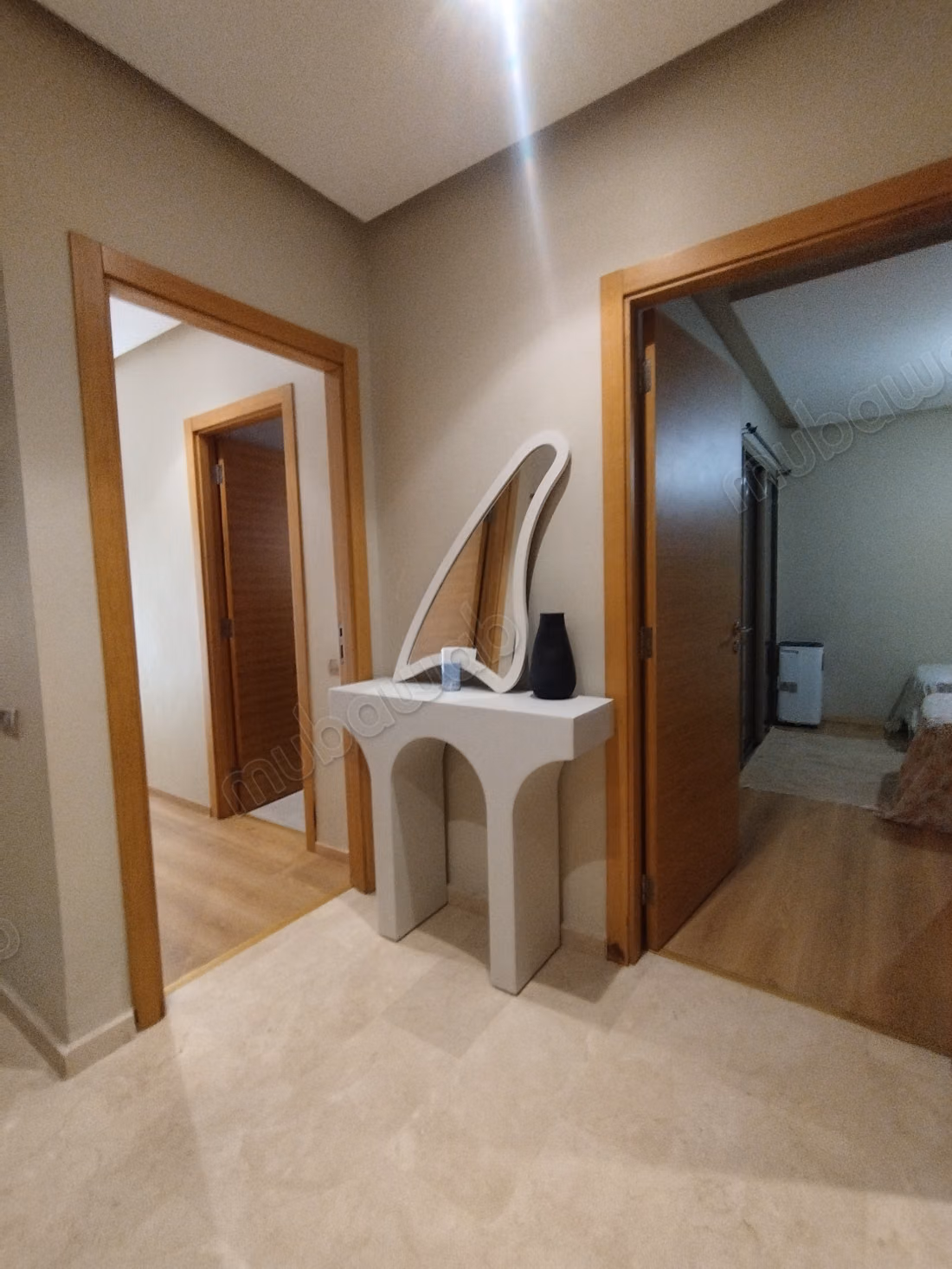 Appartement te huur in Bouaakkaz. Oppervlakte van 78 m². Goed gemeubileerd