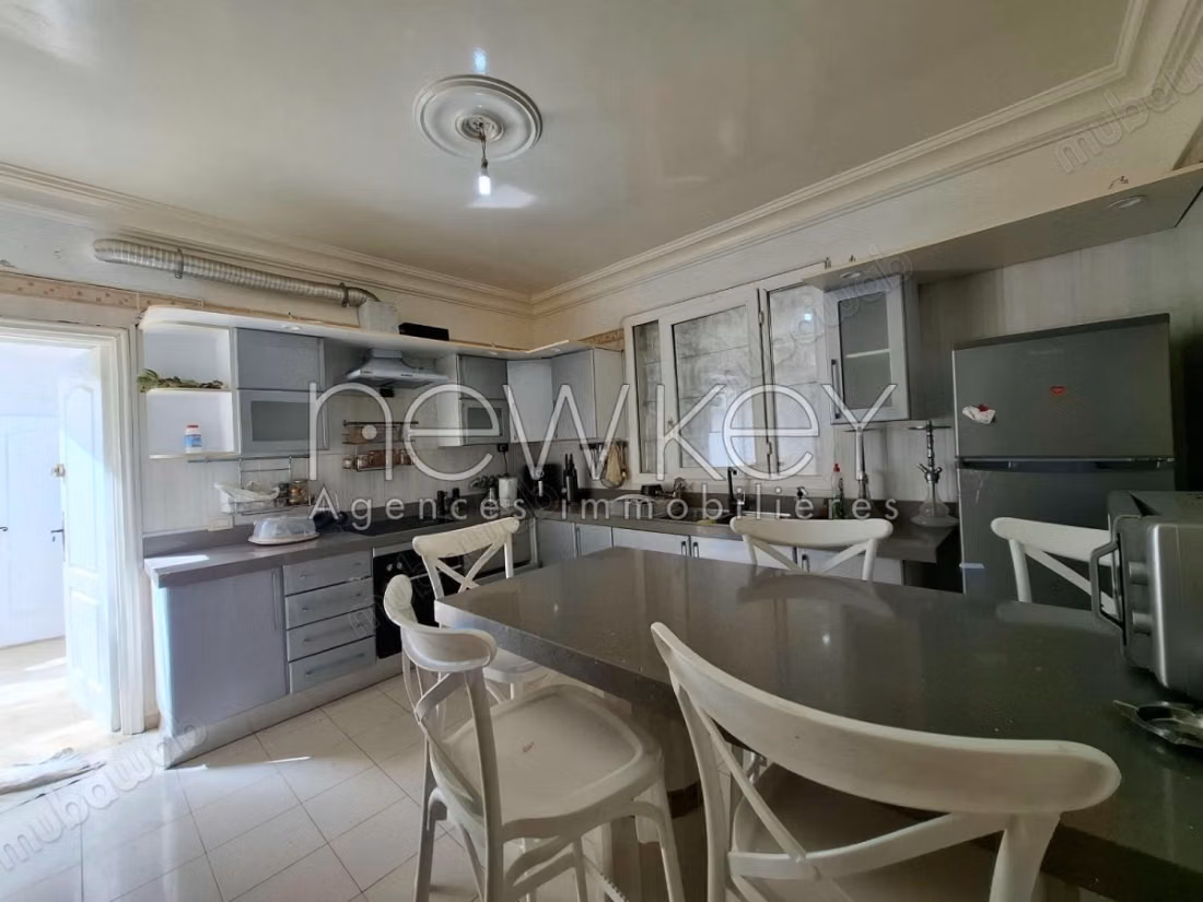 فيلا S4 مع مسبح للإيجار في La Soukra