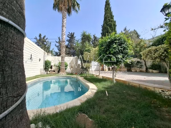 فيلا S4 مع مسبح للإيجار في La Soukra