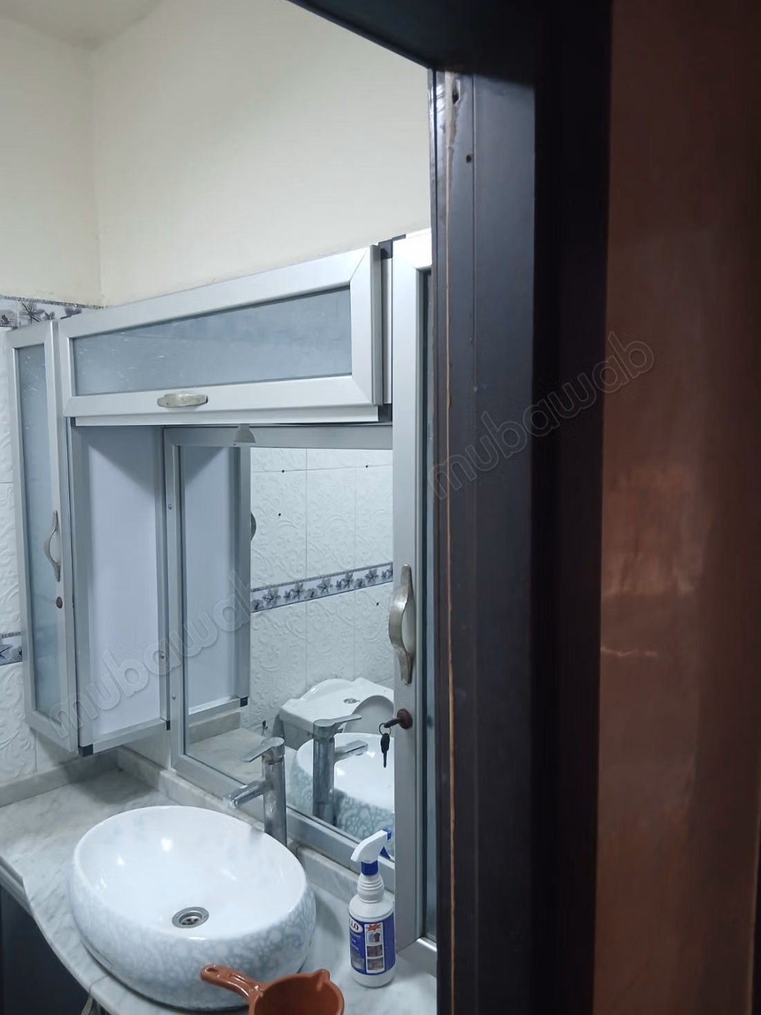 Vend appartement à Al Qods. 
Surface de 75 m². 
Belle terrasse et jardin