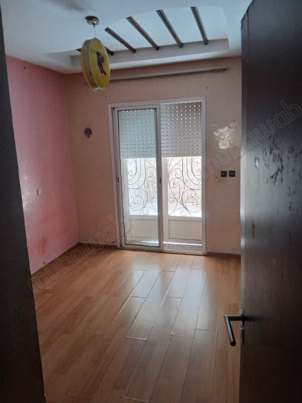 Venta de apartamento en Al Qods. Superficie de 75 m². Hermosa terraza y jardín