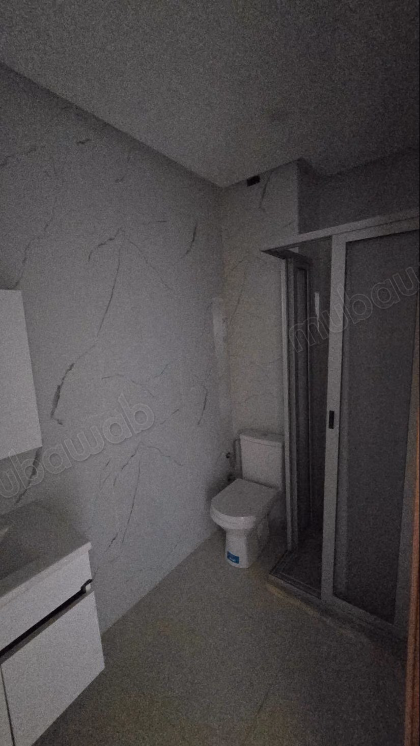 Bel appartement à vendre en ville. Superficie totale de 78 m². Fenêtres à double vitrage et porte sécurisée