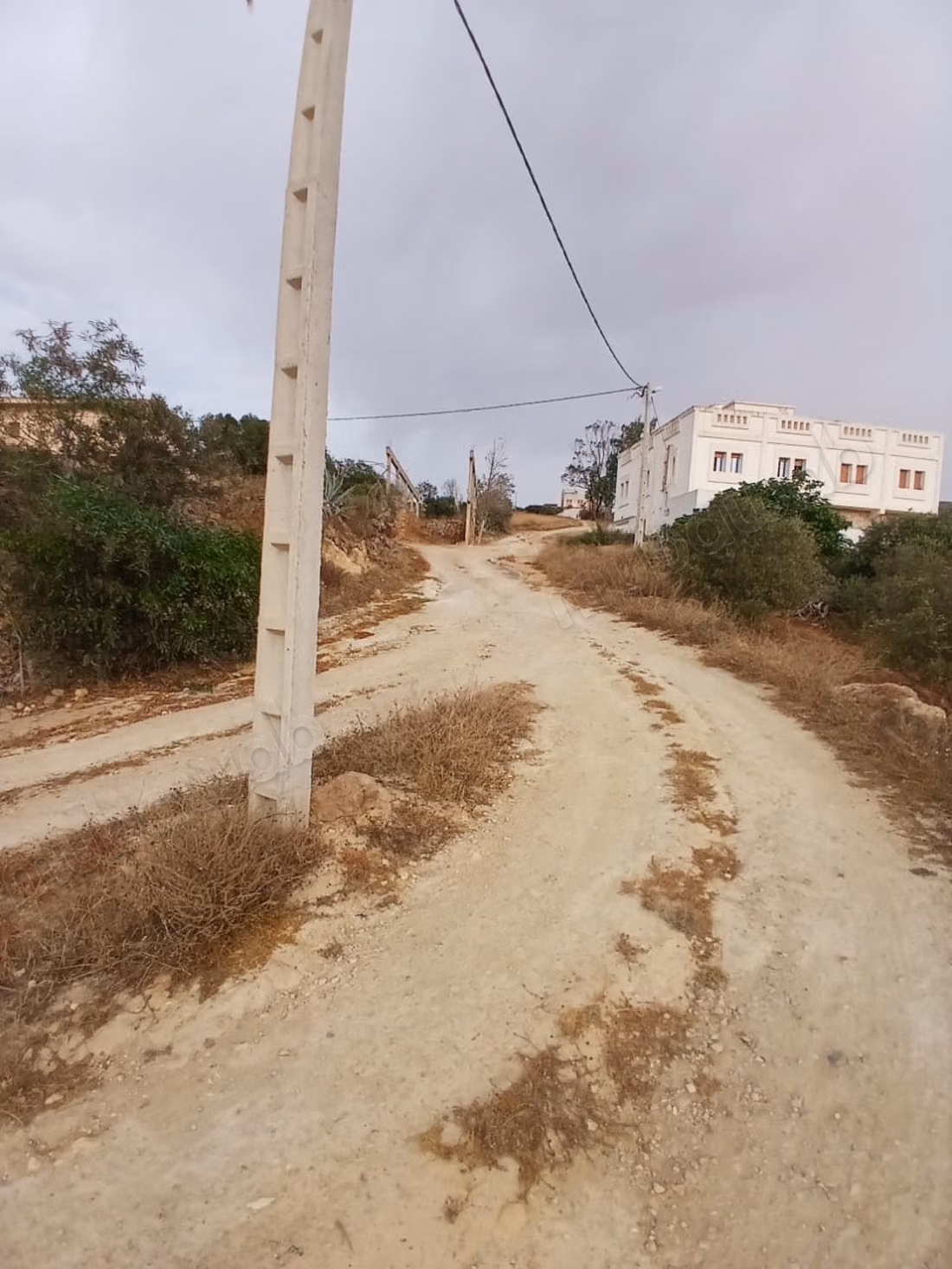 Terrain à vendre. Grande superficie 698 m²