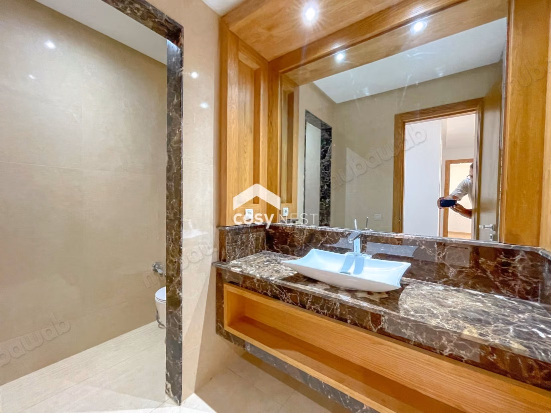 Splendido appartamento in affitto a Casablanca Finance City. Superficie totale di 400 m². Servizio di concierge e aria condizionata