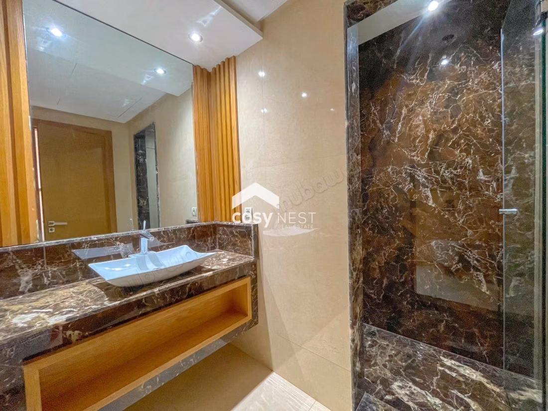Splendido appartamento in affitto a Casablanca Finance City. Superficie totale di 400 m². Servizio di concierge e aria condizionata