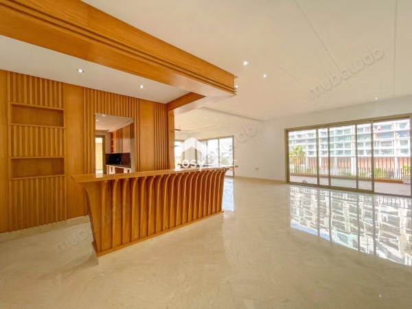 Espléndido apartamento en alquiler en Casablanca Finance City. Superficie total de 400 m². Servicio de conserjería y aire acondicionado