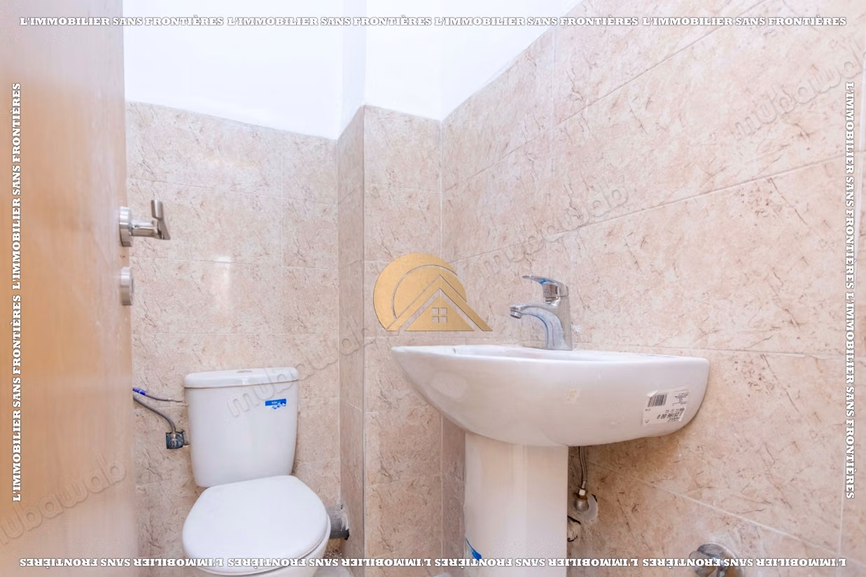 Appartamento vuoto nuovo di 59 m² in affitto – 3 camere, ascensore, parcheggio e aria condizionata split