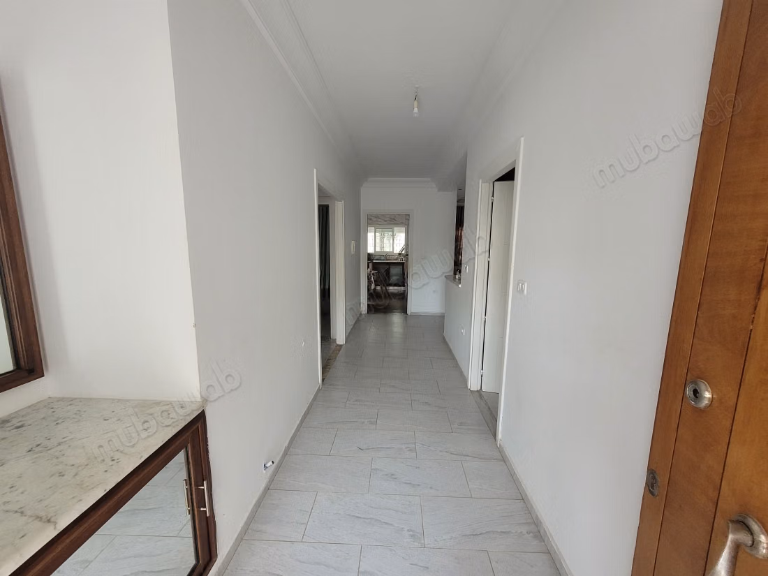 Vend appartement à Bizerte Le Corniche. 3 belles chambres. Fenêtres avec double vitrage et porte blindée