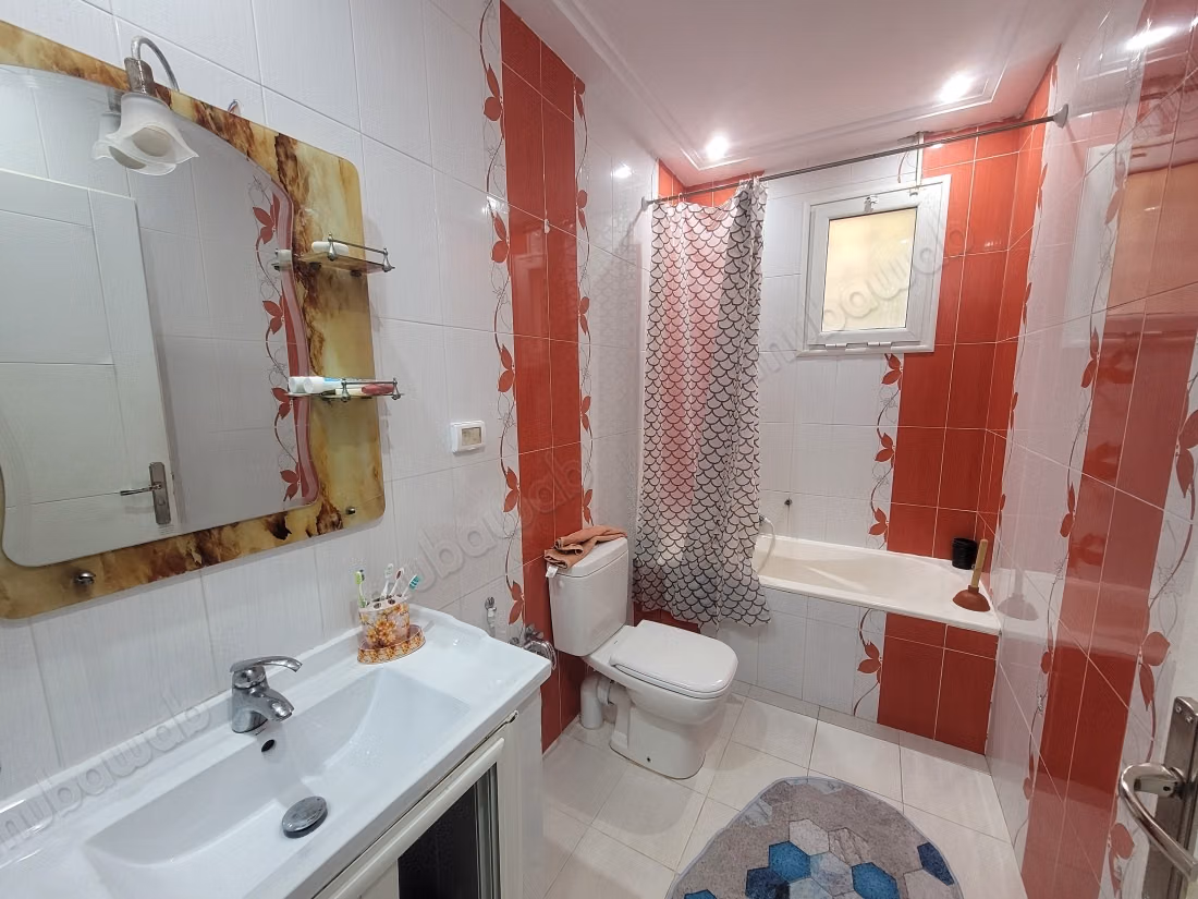 Vend appartement à Bizerte Le Corniche. 3 belles chambres. Fenêtres avec double vitrage et porte blindée